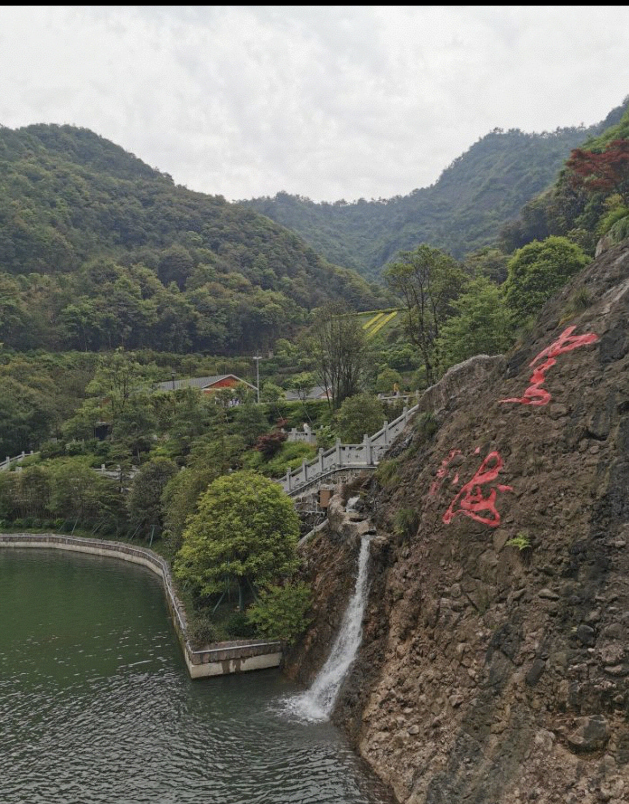 1 张 大雄宝殿 暂无评分 景点地址 绍兴市诸暨市牌头镇斗岩风景区