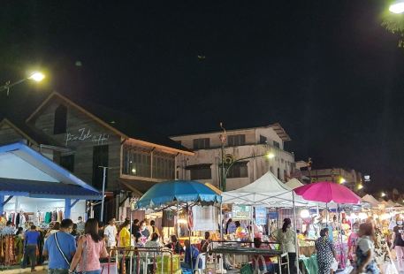 Phrathat Night Market