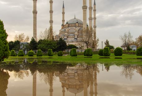 薩班哲中央清真寺