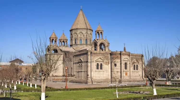 エレバン ゲガルド修道院 評判 案内 トリップドットコム