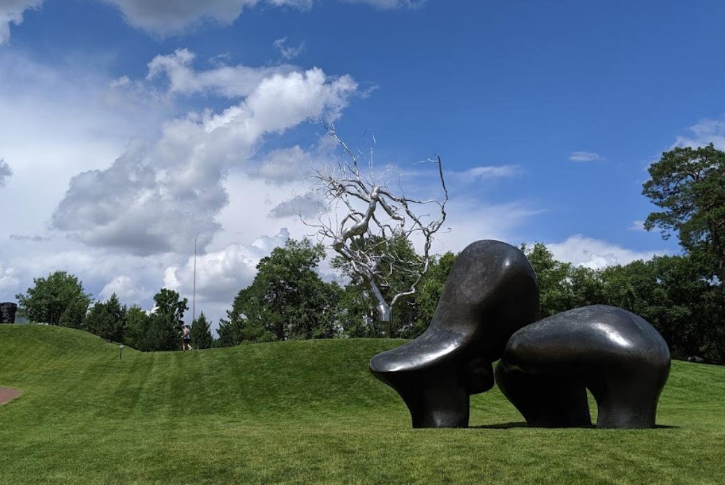 Donald J. Hall Sculpture Park (Giant Shuttlecock Sculptures) 명소 리뷰