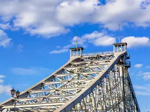 青い奇跡の橋