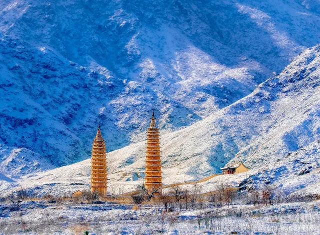 Double Pagodas at Baisikou2