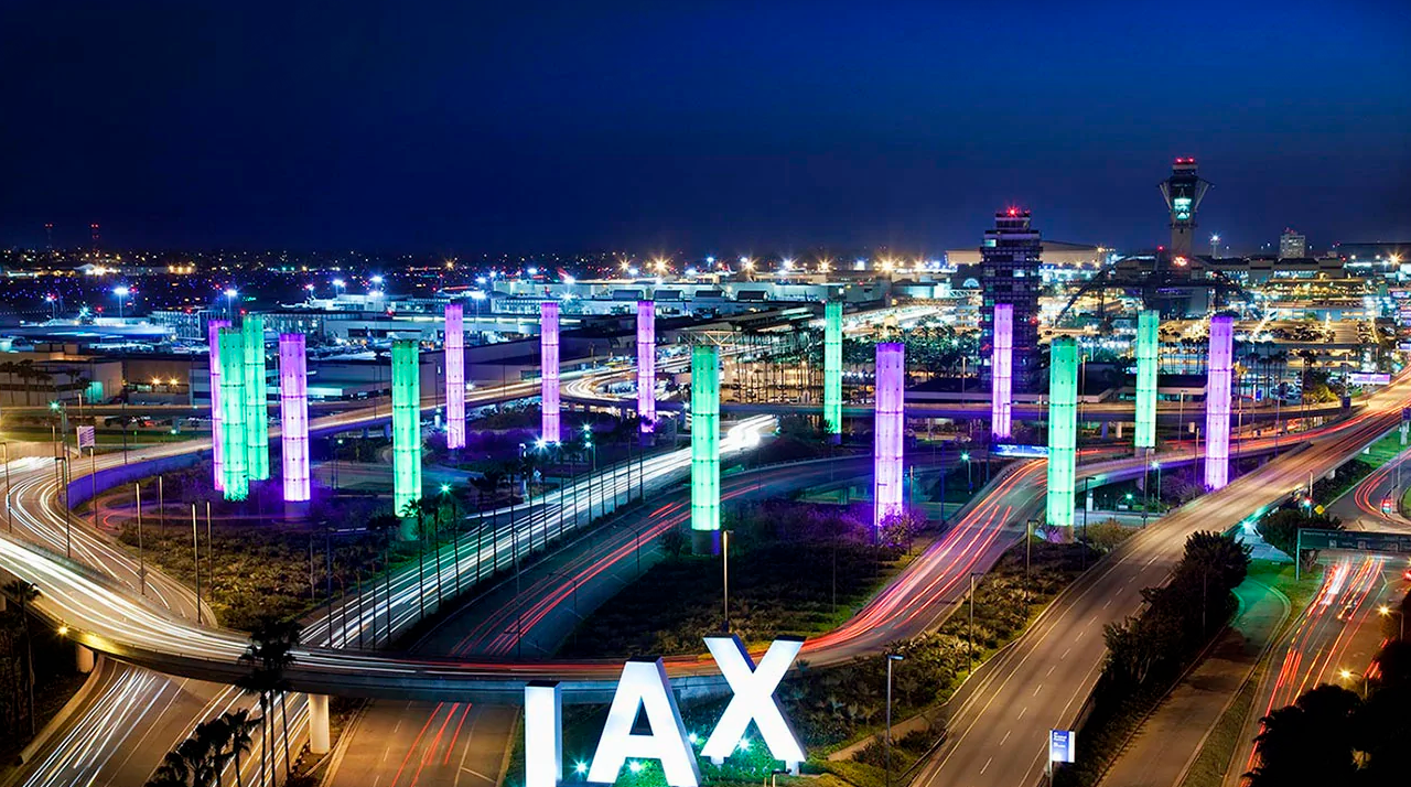 Los Angeles California,International Airport,LAX,gate,terminal,DFS,Duty Free,shopping  shopper shoppers shop shops market markets marketplace buying se Stock  Photo - Alamy