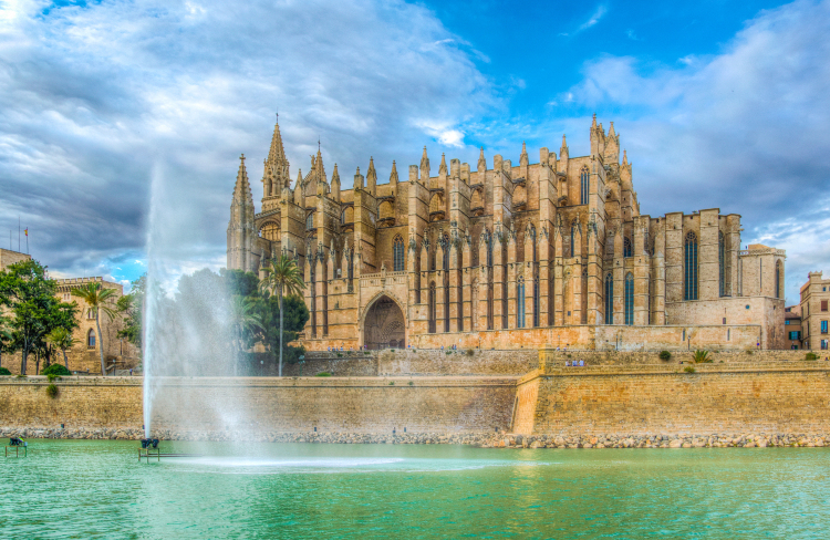 Calendar \u0026 Introduction of Spain Holidays 2022 | Trip.com