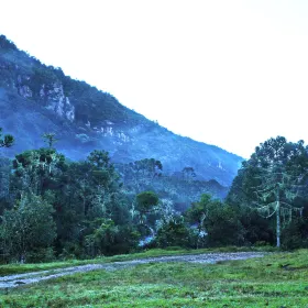 彩虹山火山口步道