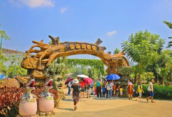 Long Gu Wan Dinosaur Park Popular Attractions Photos