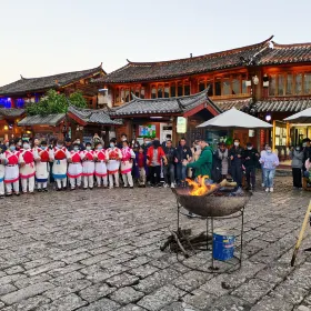 四方街篝火晚會