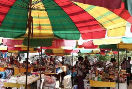Dulong Border Market