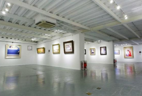 Zanyi Gallery