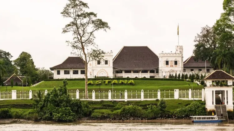 istana negeri sarawak