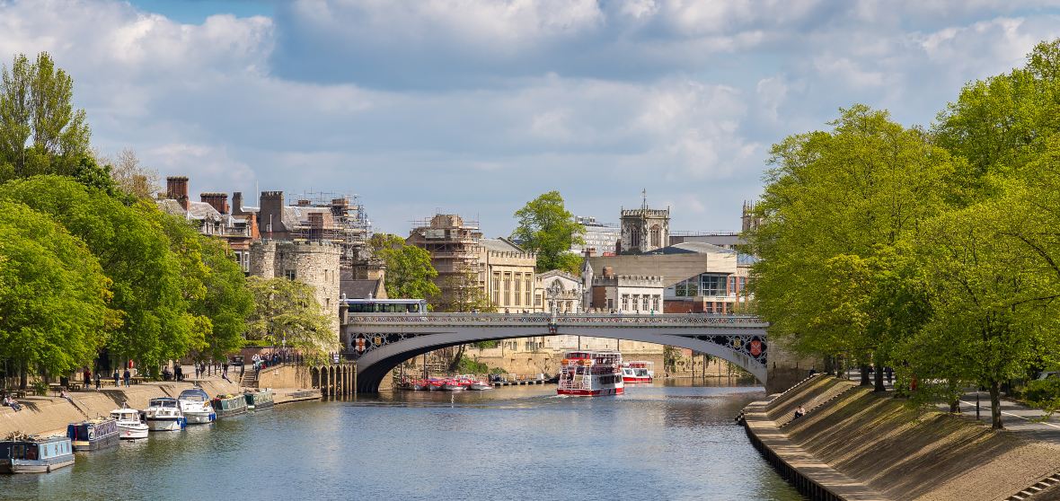 YORK TRAVEL GUIDE 2022 - BEST PLACES TO VISIT IN YORK ENGLAND IN 2022 