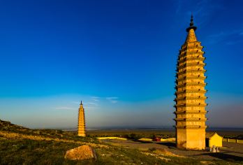 Double Pagodas at Baisikou 명소 인기 사진