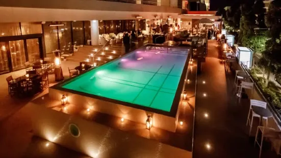 Soleil Pool Bar