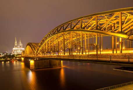 霍亨索倫橋
