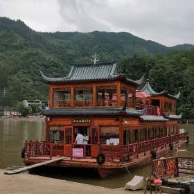 Xinanjiang Chinese Painting Corridor Gallery