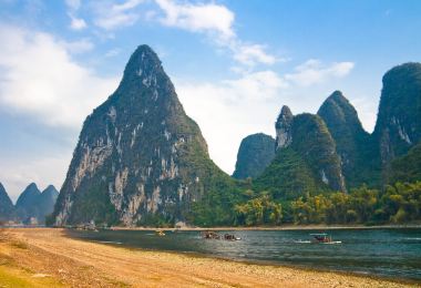 Bamboo Rafting on the Li River in Xingping Popular Attractions Photos