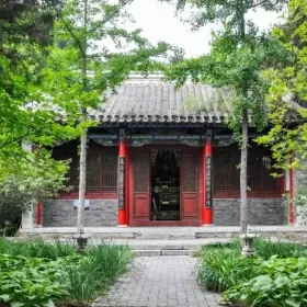 Lianfeng Shan Gongyuan-Ru Lai Temple