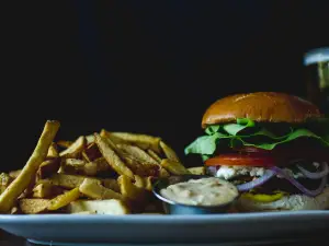 Bin 4 Burger Lounge - Kelowna