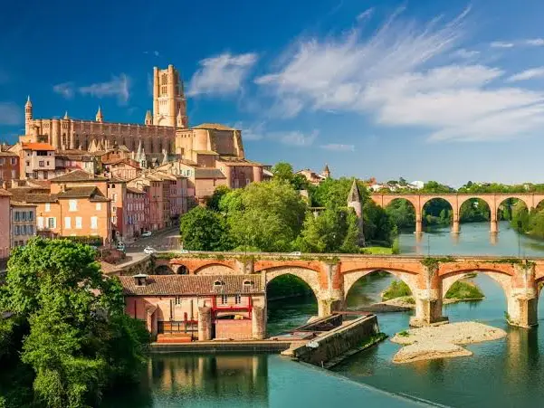 #holidayvacation Toulouse is the capital of the French department of Haute-Garonne and of the region of Occitanie. The city is on the banks of the River Garonne, 150 kilometres (93 miles) from the Mediterranean Sea, 230 km (143 mi) from the Atlantic Ocean and 680 km (420 mi) from Paris. It is the fourth-largest city in France, with 479,553 inhabitants within its municipal boundaries (as of January 2017), and 1,360,829 inhabitants within its wider metropolitan area (also as of January 2017), after Paris, Lyon and Marseille, and ahead of Lille and Bordeaux.

Toulouse is the centre of the European aerospace industry, with the headquarters of Airbus (formerly EADS), the SPOT satellite system, ATR and the Aerospace Valley. It also hosts the European headquarters of Intel and CNES's Toulouse Space Centre (CST), the largest space centre in Europe.[5] Thales Alenia Space, ATR, SAFRAN, Liebherr-Aerospace and Airbus Defence and Space also have a significant presence in Toulouse.
#holidayvacation#wintergetaway#staycation#tripinspired#happynewyear