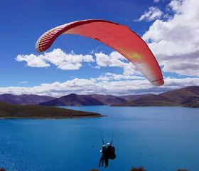 羊卓雍措（羊湖）国际滑翔伞基地
