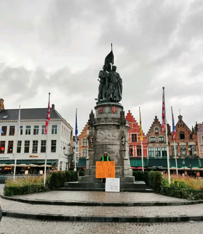 去到市集廣場附近，其中一個要睇既雕塑就係Jan Breydel and Pieter de Coninck Monument！呢個雕像係記載左比利時抗法英雄，好有價值!推薦大家可以黎睇下，認識一下歷史!


#境外遊