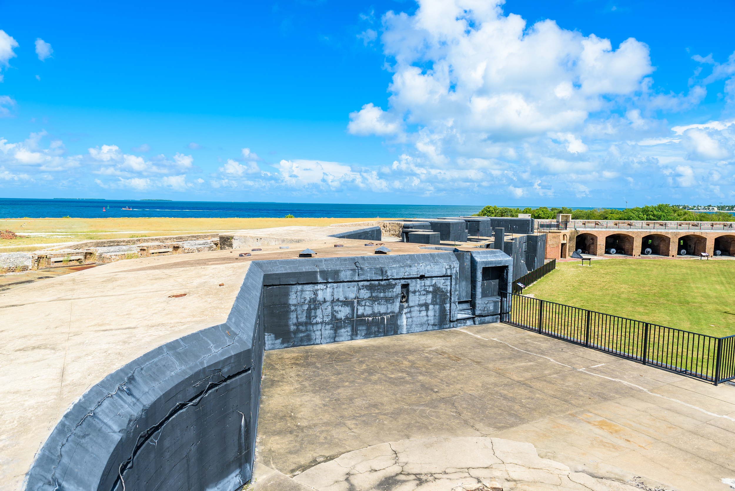 are dogs allowed at fort zachary taylor