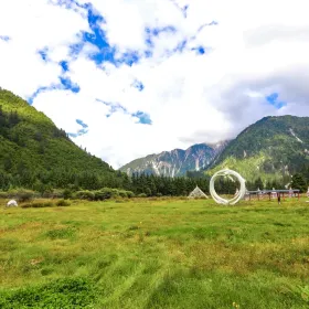 Jiuzhaigouzhongchagoujiulvyihecangminjuguoji Resort