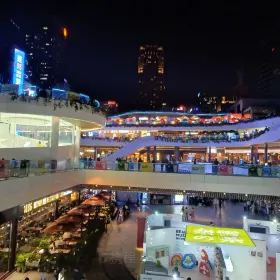 Shopping Park Subway Commercial Street