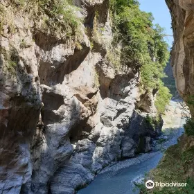 Yanzihkou Trail