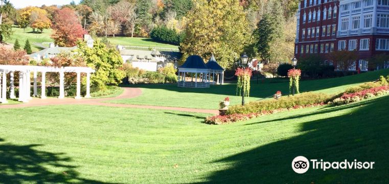 Hot Springs Travel Guide 2023 Things to Do, What To Eat & Tips