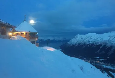 The Roundhouse at Alyeska 명소 인기 사진