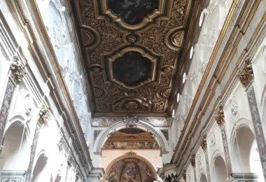 La Basilica del Crocifisso รูปภาพAttractionsยอดนิยม