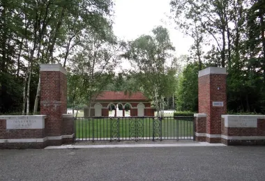 Jonkerbos War Cemetery รูปภาพAttractionsยอดนิยม