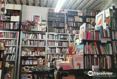 Libreria Cafe La Fugitiva