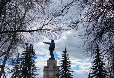 Lenin Monument รูปภาพAttractionsยอดนิยม