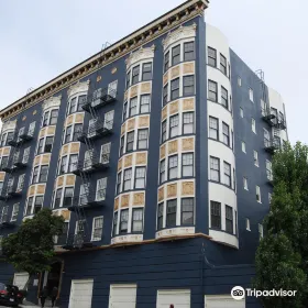 990 Fulton Street House
