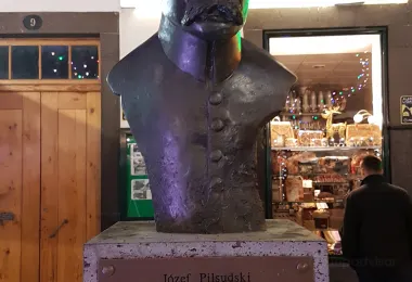 Jozef Pilsudski Monument รูปภาพAttractionsยอดนิยม