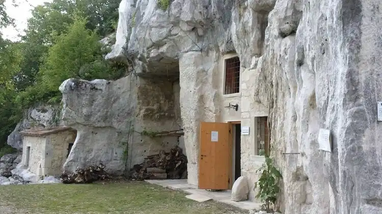 Hotels in Zovencedo