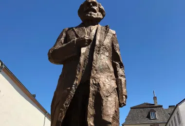 Karl-Marx-Statue รูปภาพAttractionsยอดนิยม