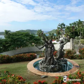 Three Queens Statue