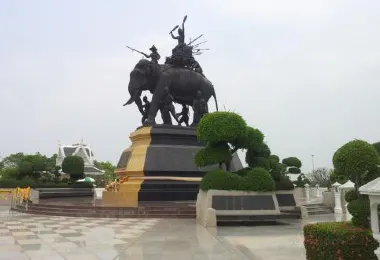 พระราชานุสาวรีย์สมเด็จพระสุริโยทัย รูปภาพAttractionsยอดนิยม