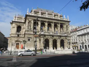 布達佩斯輕歌劇院