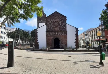 Monumento a Papa Joao Paulo II รูปภาพAttractionsยอดนิยม