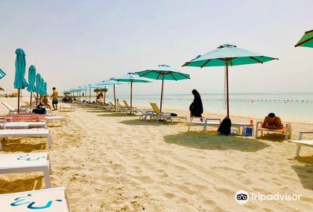 Al hudayriat island beach