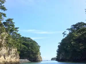 Sagakei Cliff Pleasure Boat