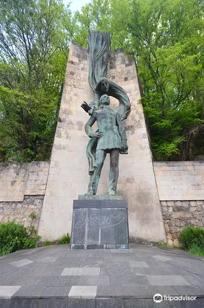 Monument to Galaktion Tabidze2