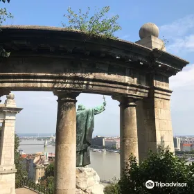 Szent Gellert Monument