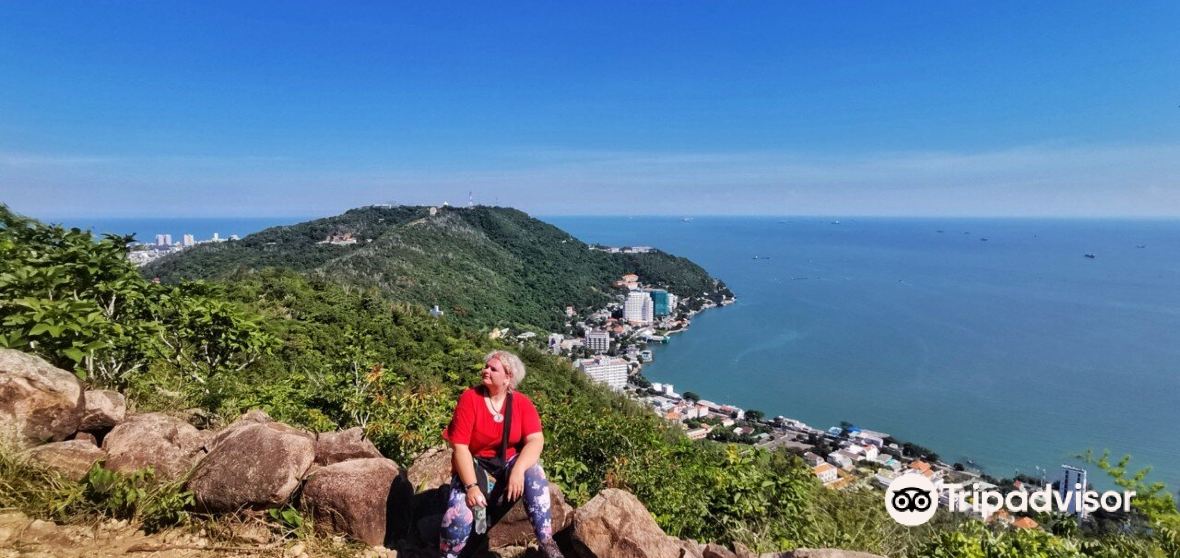 Hãy cùng Vung Tau Travel Guides khám phá những điểm đến hấp dẫn tại thành phố biển thiên đường Vũng Tàu. Bạn sẽ có cơ hội khám phá những di sản tự nhiên, văn hóa và ẩm thực đặc trưng của vùng đất này.