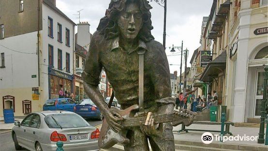 7월의 Rory Gallagher Statue에 대한 최신 여행 일정 (2023에 업데이트됨), Rory Gallagher ...